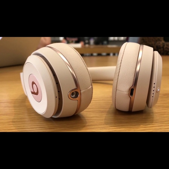 BEATS by Dr. Dre Solo 3 Wireless - Picture 2 of 3